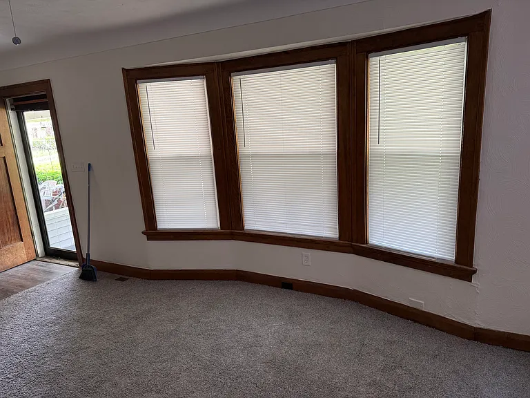1438 Vassar Dr — Photo 3