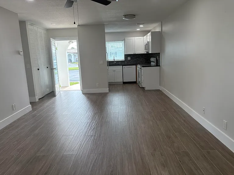 2930 Crosley Dr E #J — Photo 10