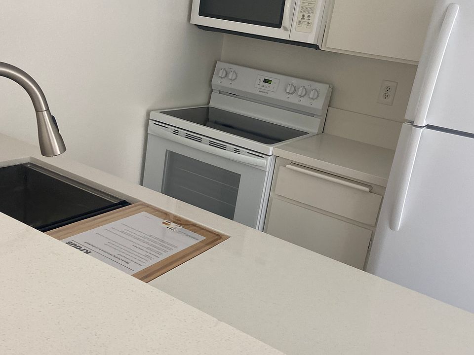 1st image of 903 Main St APT 4