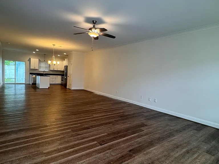407 Albus Dr — Photo 2