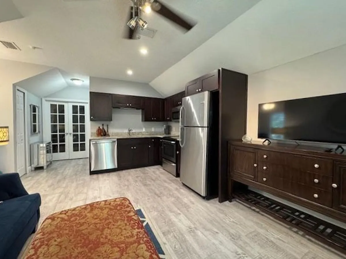 Building Photo - 100 Acadia Ter #B