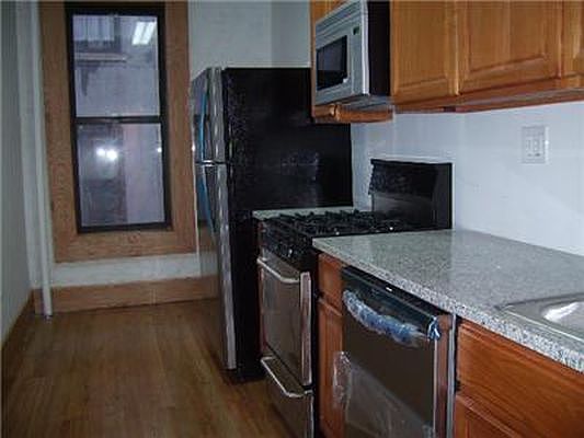 4th image of 201 W 107th St #88