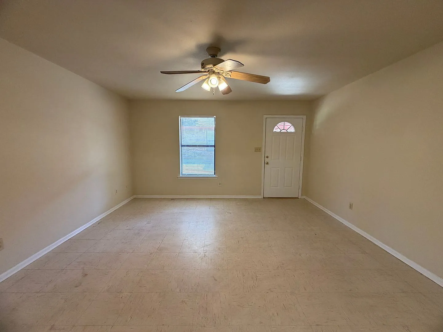 Charming 2/1 Duplex ~ Freshly Painted in Pleasanton ~ Easy Access to Highway 97! — Photo 4