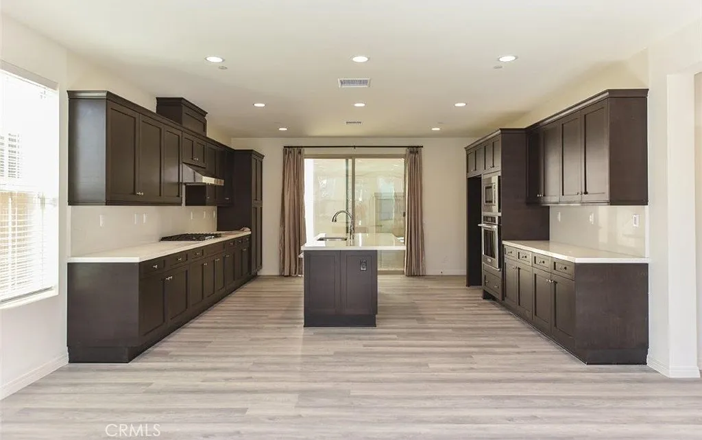 4 bed, 3.5 bath, 2350 sqft, $5,800 — Photo 2