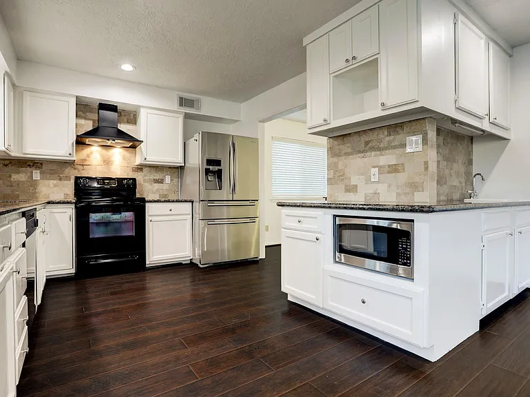 121 Misty Brook Ln — Photo 13