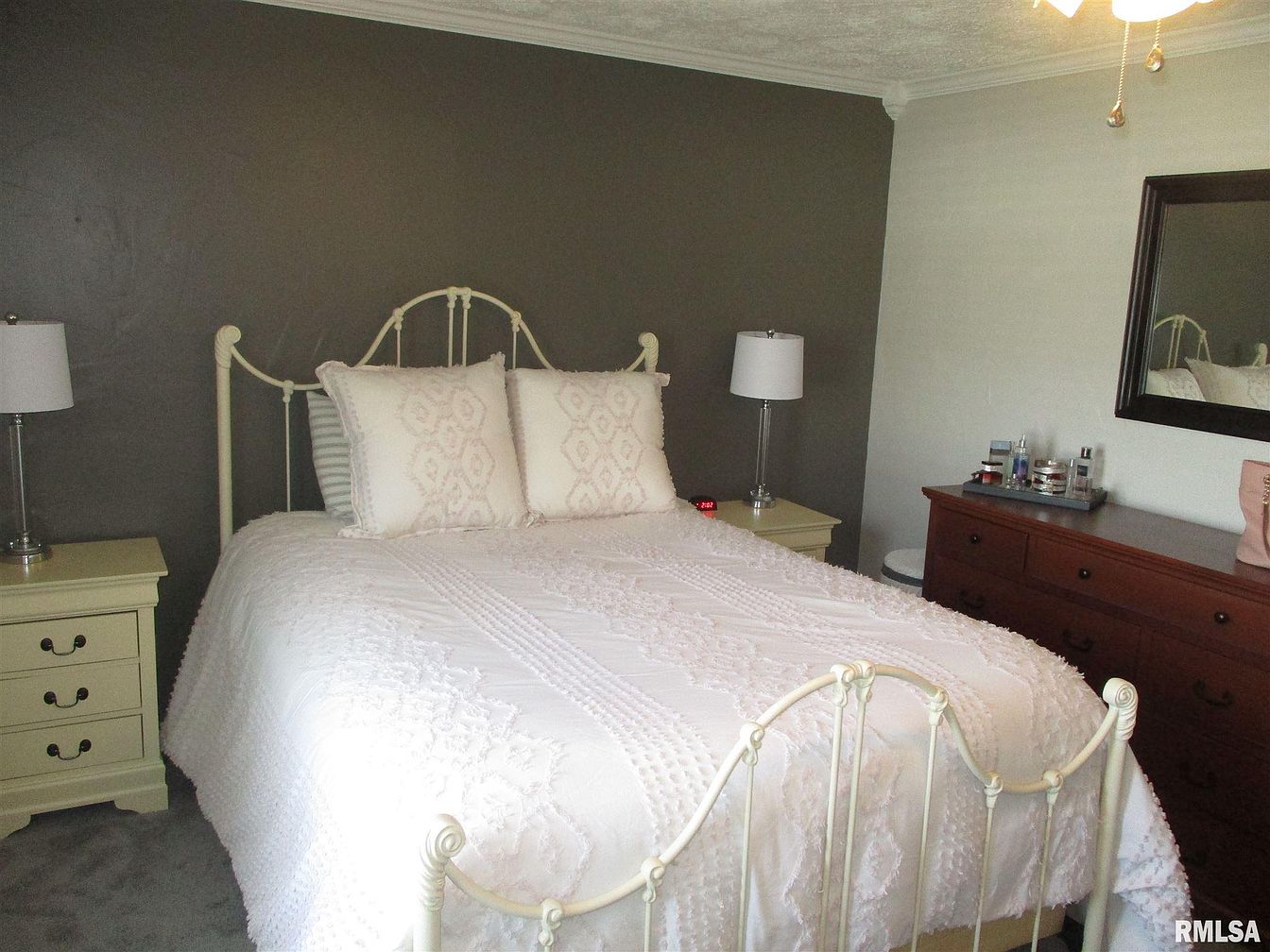 c. 1970 WellMaintained Ranch For Sale in Valier, IL. 134,900 Sold