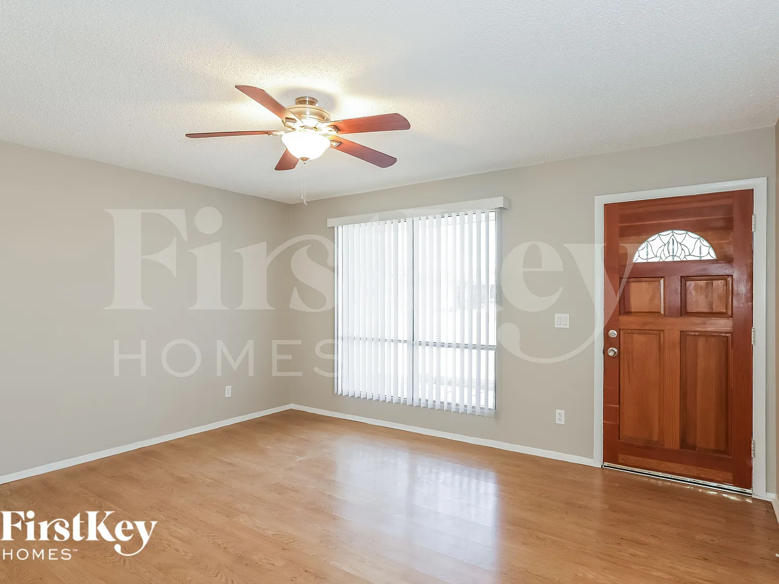3 bed, 2.0 bath, 1592 sqft, $2,570 — Photo 2