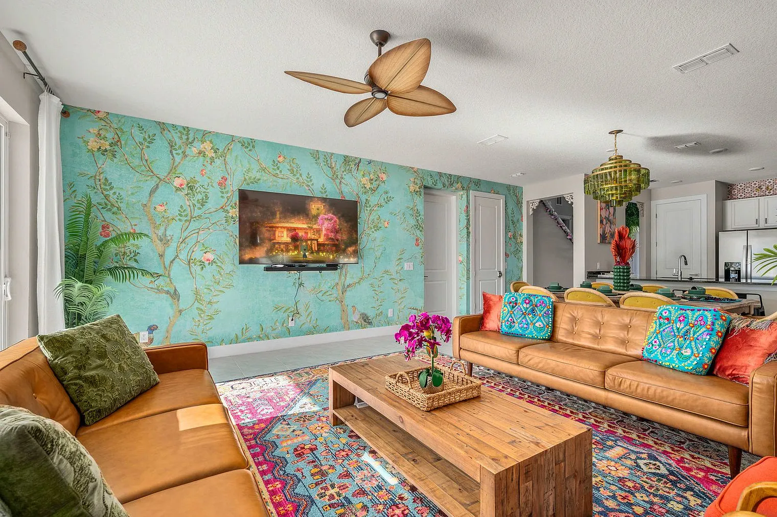 6 bed, 4.0 bath, 3605 sqft, $9,360 — Photo 2