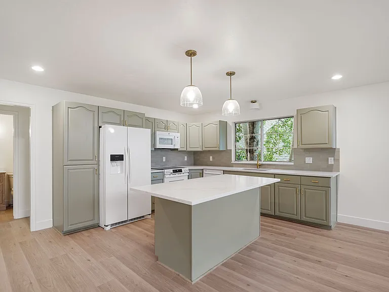 1275 Cambridge Ct — Photo 20