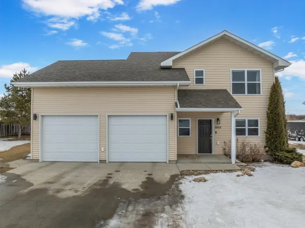 1013 70th St SE, Minot, ND 58701