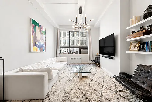 12 E 22nd St #PHD Photo 1