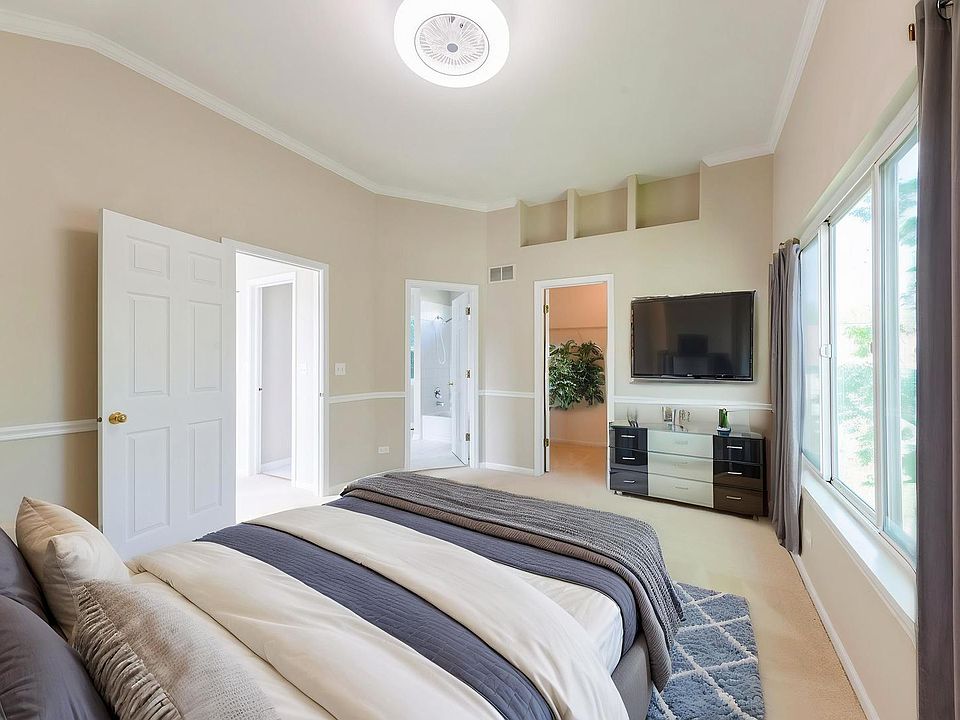 2nd image of 403 W Boxwood Ct