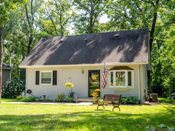 237 Rochester Rd NE, Poplar Grove, IL 61065