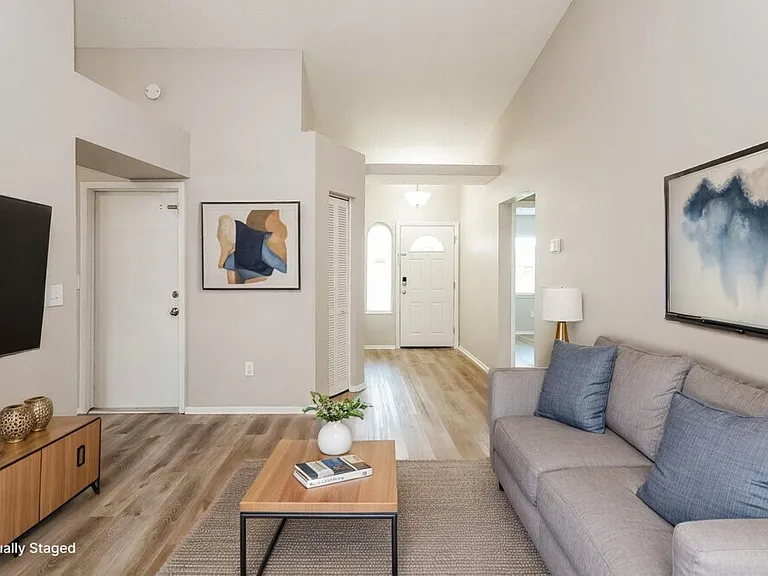 914 Axlewood Cir — Photo 5