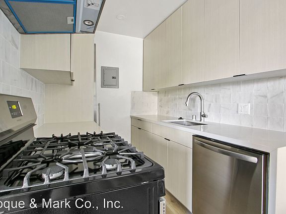 4th image of 300 California Ave #20