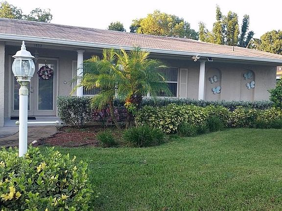 2nd image of 1832 Country Club Dr
