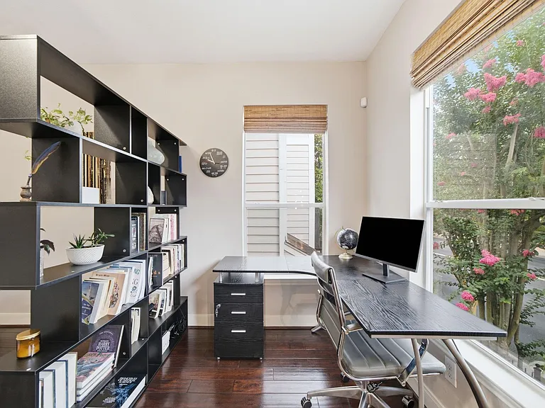 1716 Elgin St — Photo 19