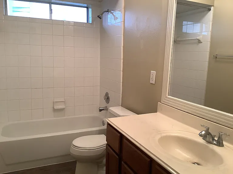 1423 Hunter Green Ln — Photo 14