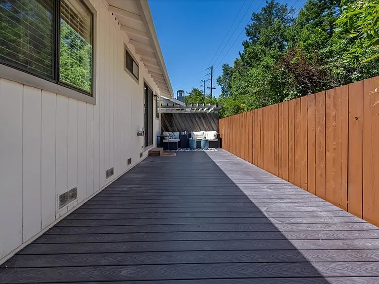 843 Falcon Way — Photo 19
