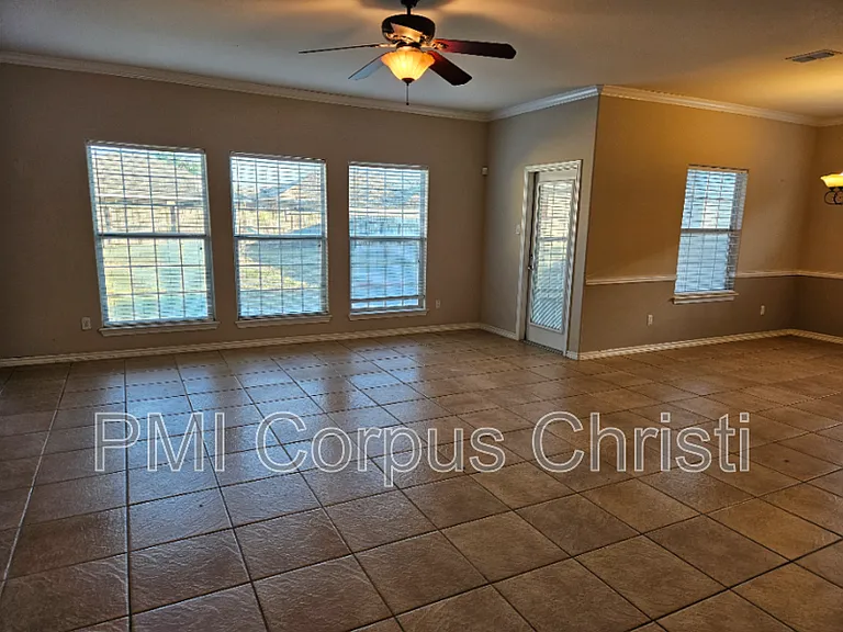 2337 Handlin Dr — Photo 4