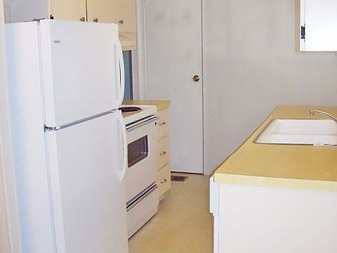 2nd image of 1052 Cloverleaf Cir