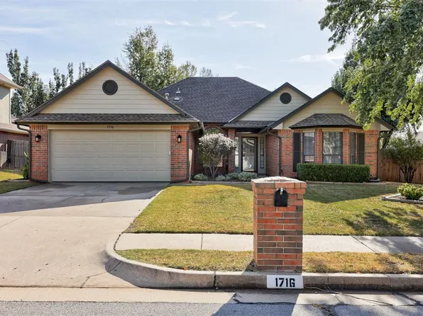 1716 Louis Scott St, Edmond, OK 73003