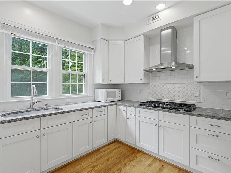 1959 Horse Shoe Dr — Photo 13