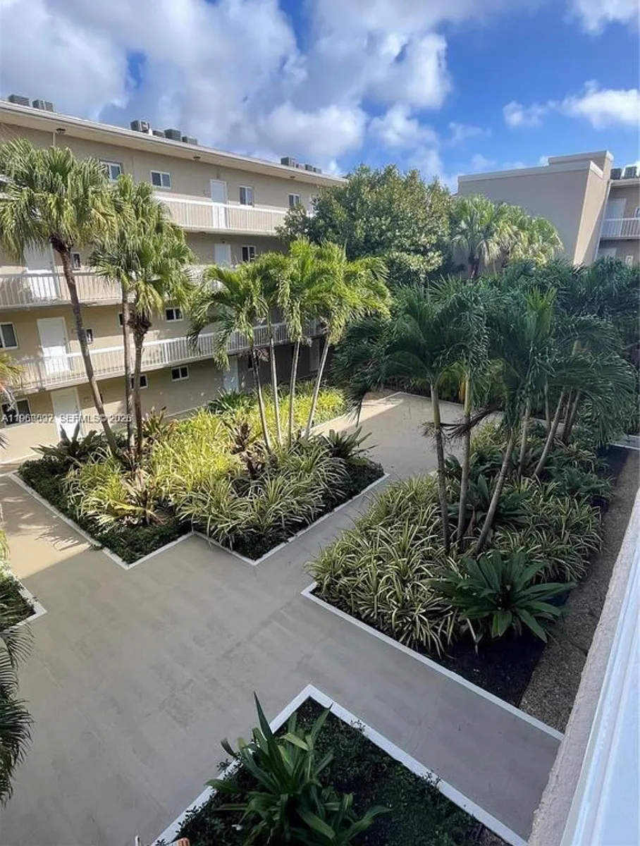 Building Photo - 7722 Camino Real #218