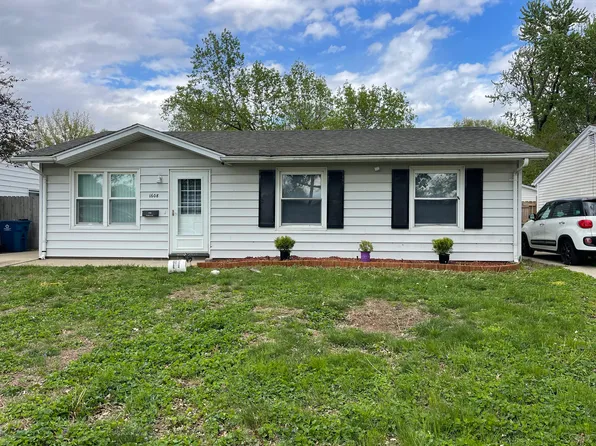 1608 Fairfield Dr, Springfield, IL 62702