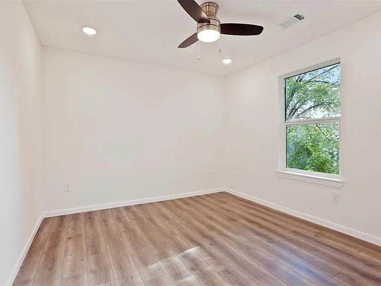 310 Delmar St #D — Photo 13