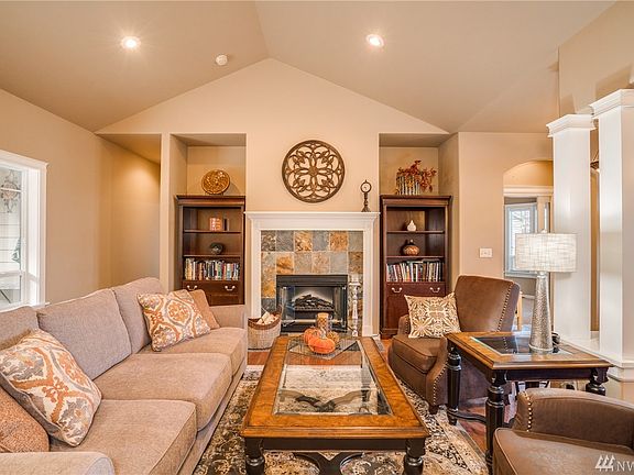 living room w/ fireplace
