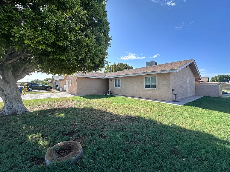 1754 W 27th Dr — Photo 2