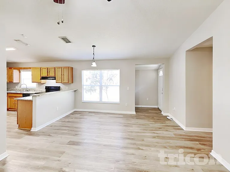 4409 Venice Dr — Photo 4