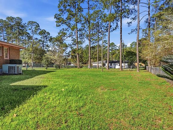 3rd image of 2101 Goldendale Ln