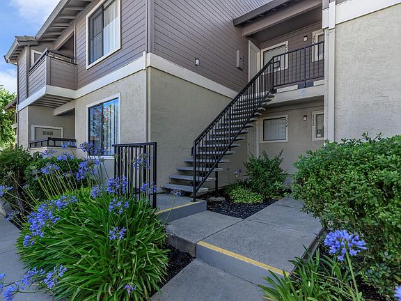 4th image of 300 Peppertree Way #165