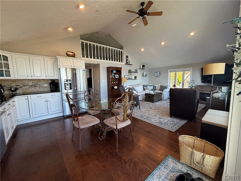 3 bed, 3.0 bath, 1820 sqft, $2,850 — Photo 3