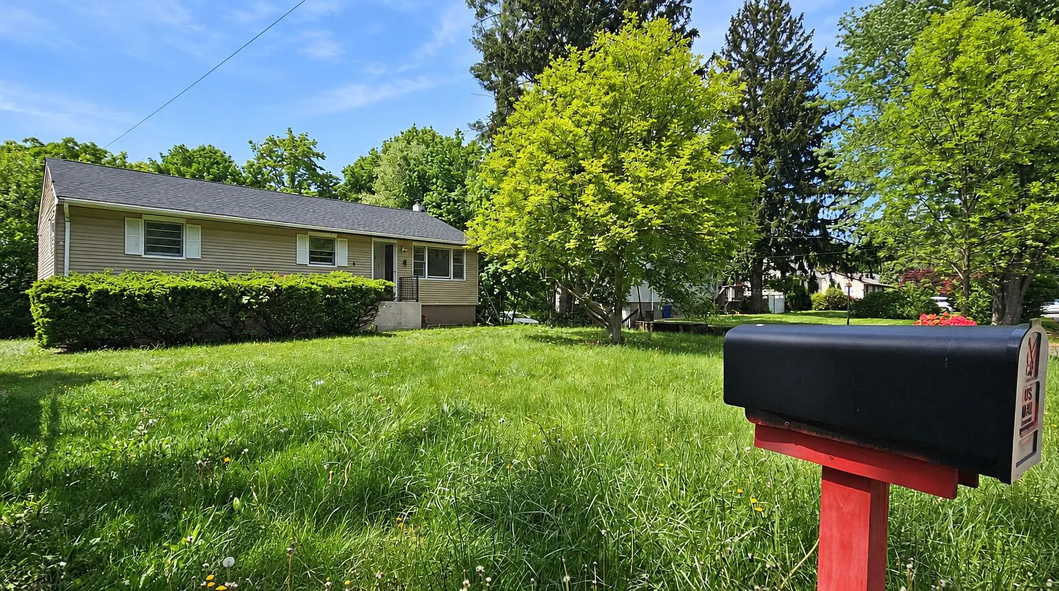 3 bed, 1144 sqft, $4,500 — Photo 1