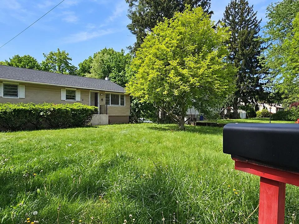 8 Inwood Dr