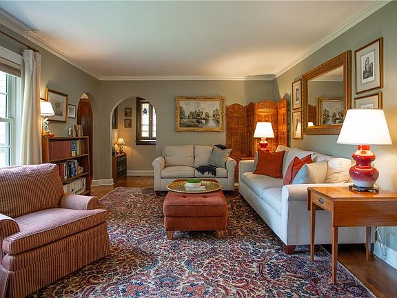 5th image of 604 W 70th St