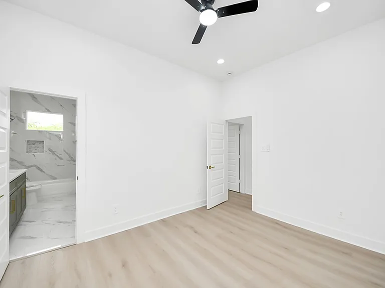 8601 Amadwe St #B — Photo 32