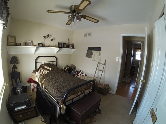 3rd image of 117 Robin Dr
