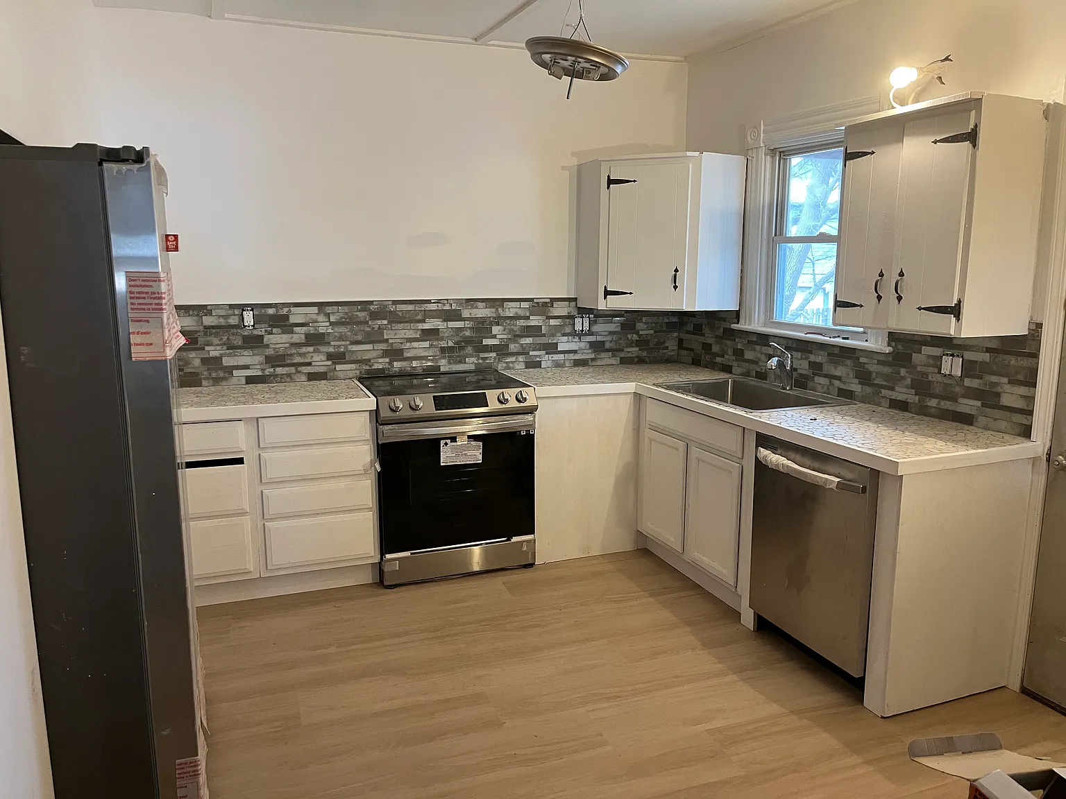 3 bed, 1400 sqft, $1,549 — Photo 4