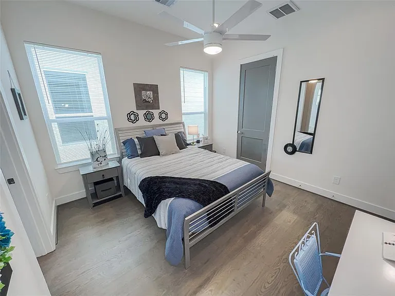 2404 Saint Charles St — Photo 12