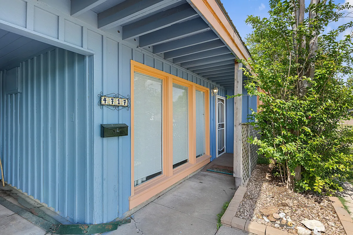 Building Photo - 4719 Colonial Ave #2