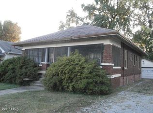 209 S Peach St, Du Quoin, IL 62832