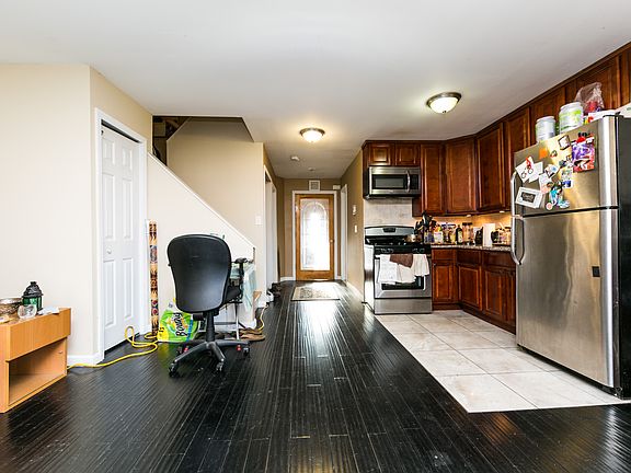 2nd image of 2863 W 22nd St