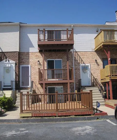 110 Villa Capri Cir — Photo 2