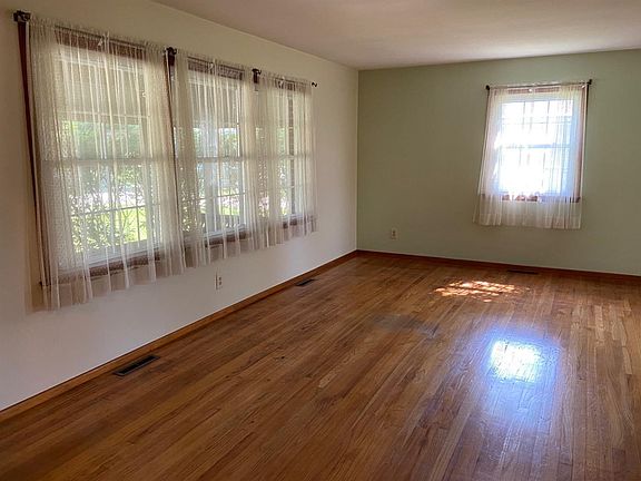 4th image of 5411 Redwood Ave