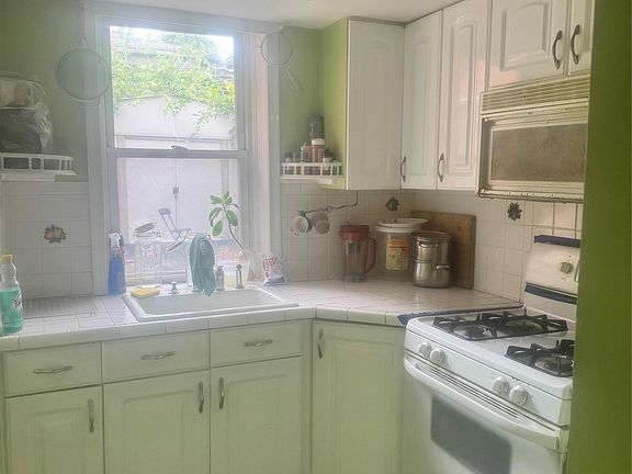 4th image of 670 E 98th Street