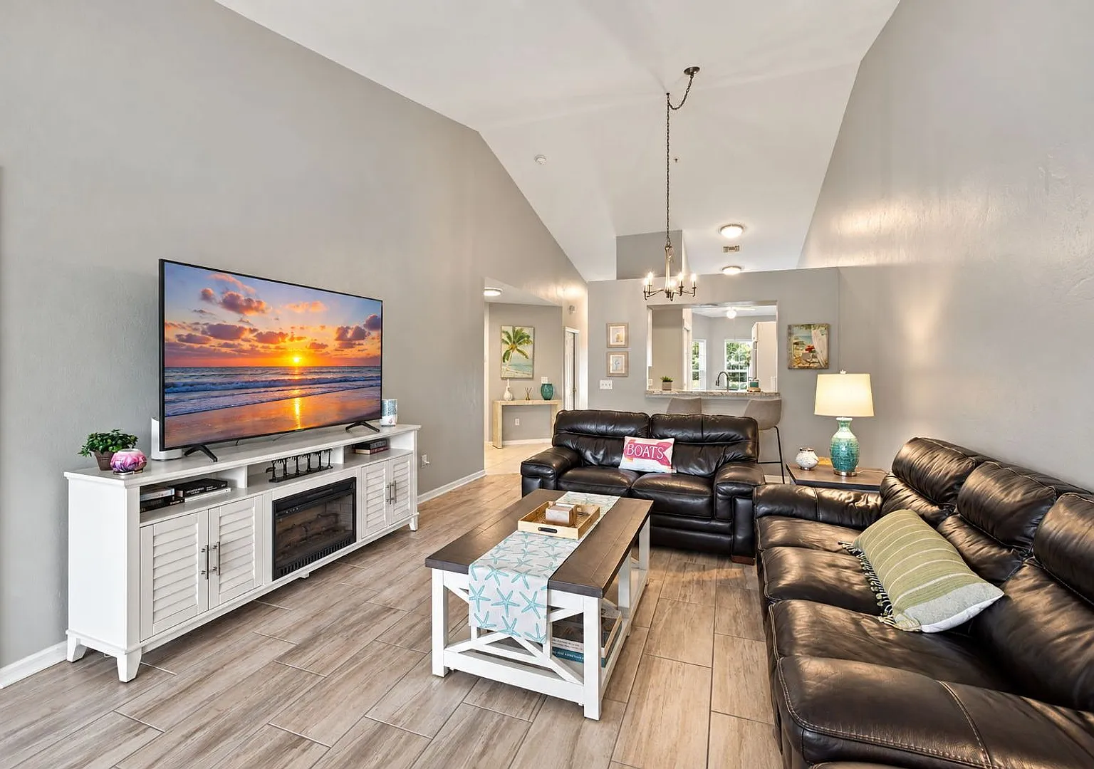 ** Briarwood ** 3 Bed / 2.5 Bath - Garage - Central Naples - Turnkey - Seasonal Or Short Term — Photo 2